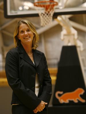 courtney banghart princeton hoops coach goprincetontigers